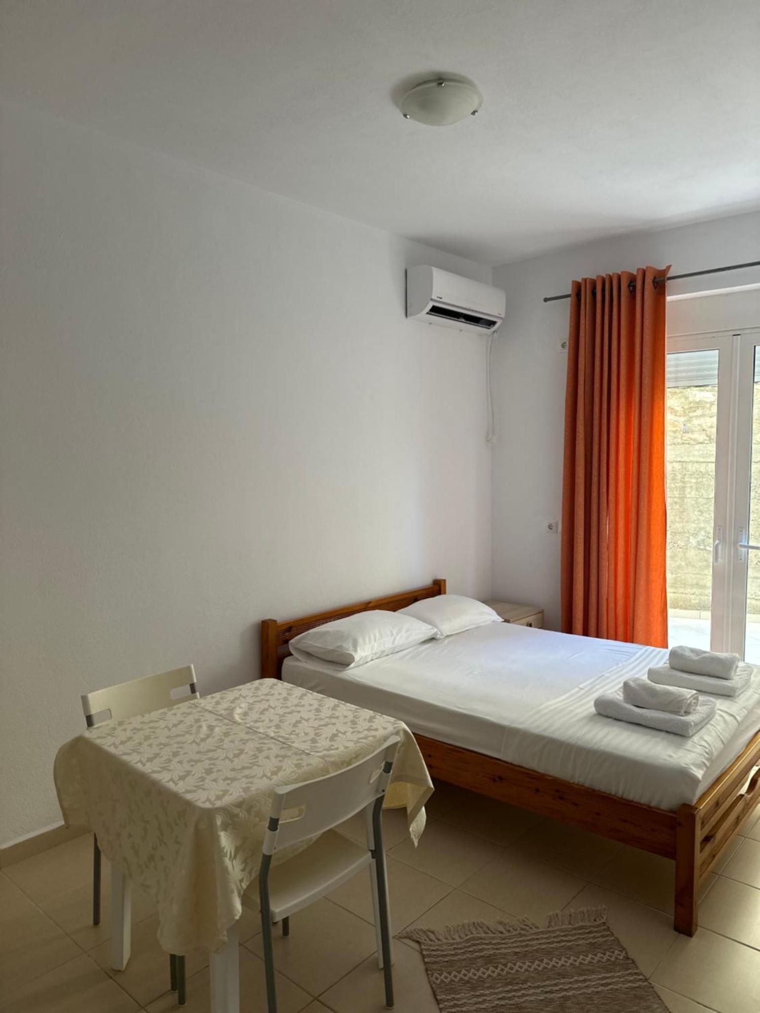 Vila Lemon Tree Sarandë Exteriör bild